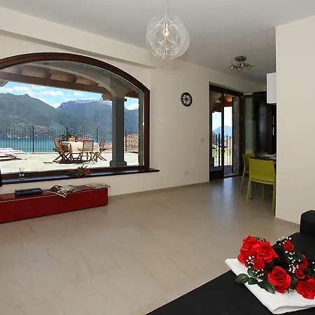 Apartment Il Piazzo Sleeps 4 Pool Menaggio